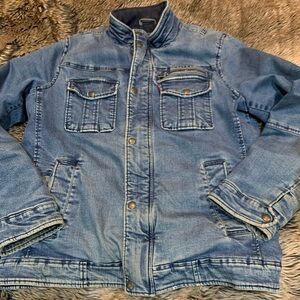 Levi’s denim, medium washed, quilted Lined Full Zip /Snap Jacket Size L